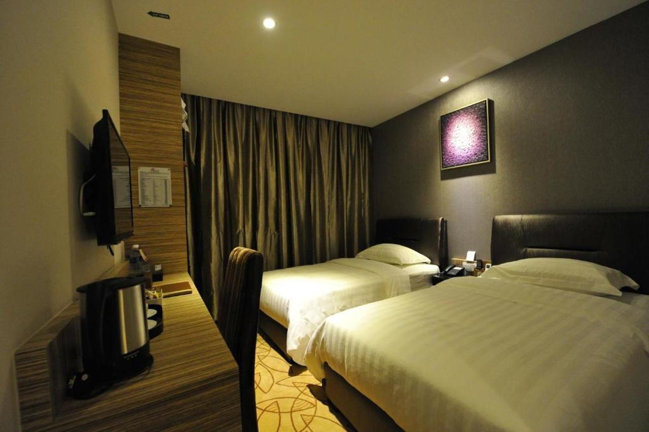 Milano Hotel Kluang Exterior foto